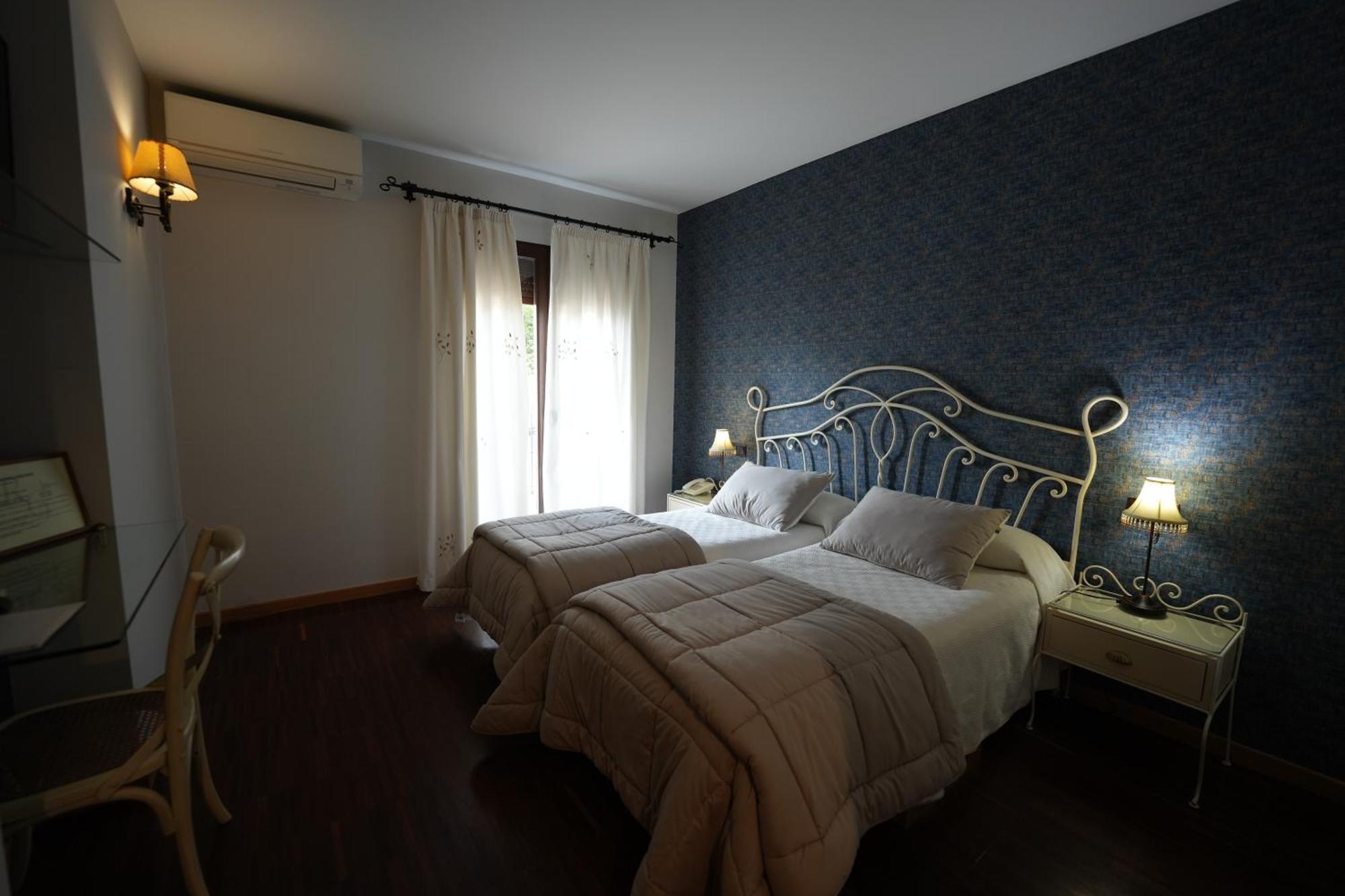 Hotel Rural Y Restaurante, Rinconcito De Gredos Куэвас-дель-Валье Экстерьер фото
