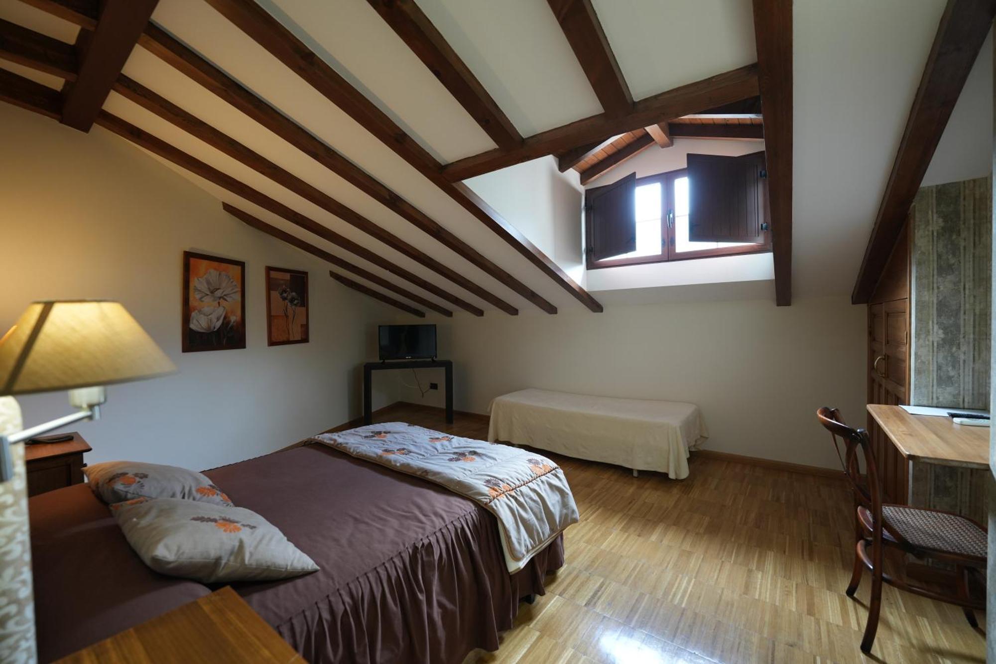 Hotel Rural Y Restaurante, Rinconcito De Gredos Куэвас-дель-Валье Экстерьер фото