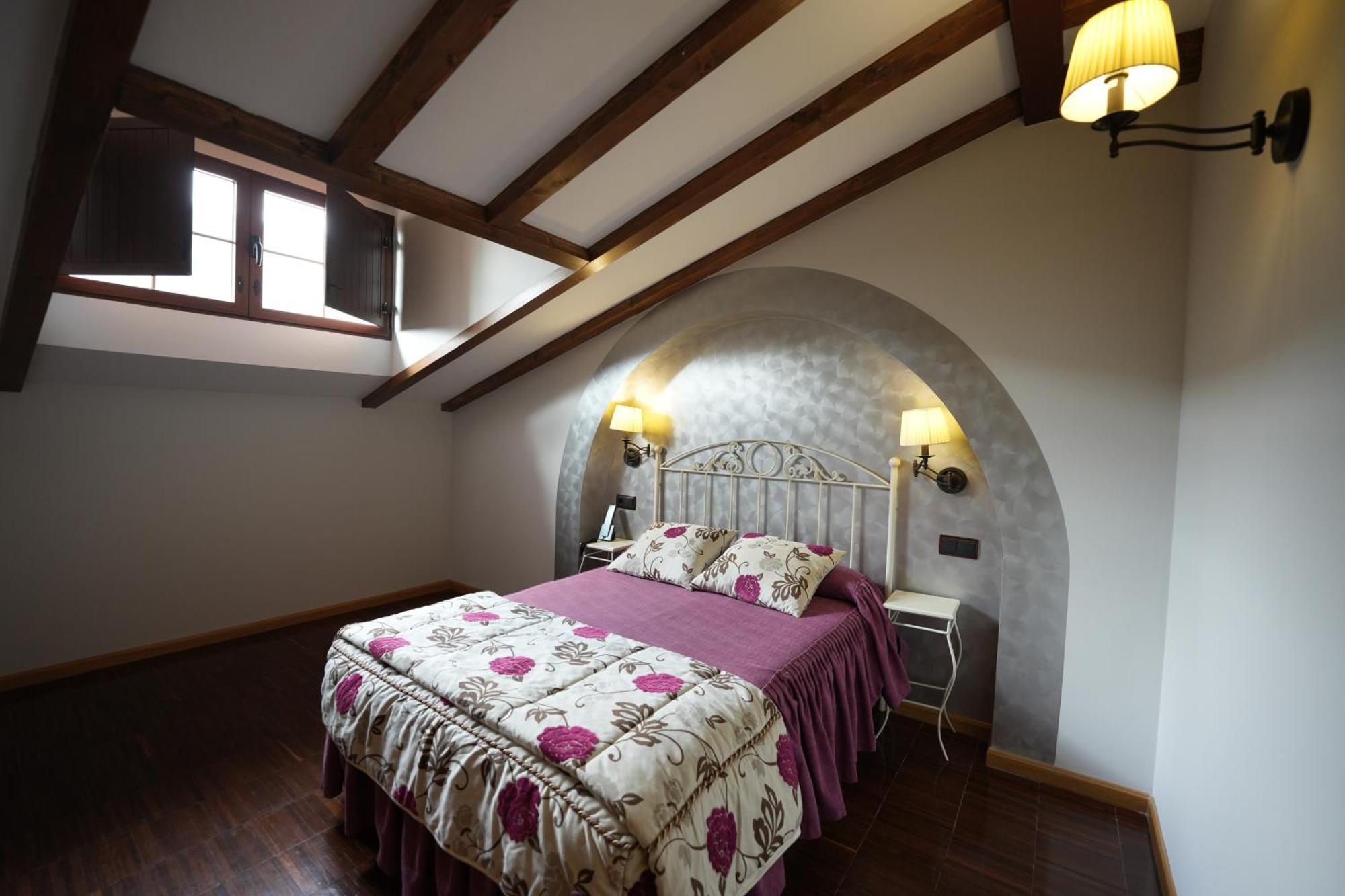 Hotel Rural Y Restaurante, Rinconcito De Gredos Куэвас-дель-Валье Экстерьер фото