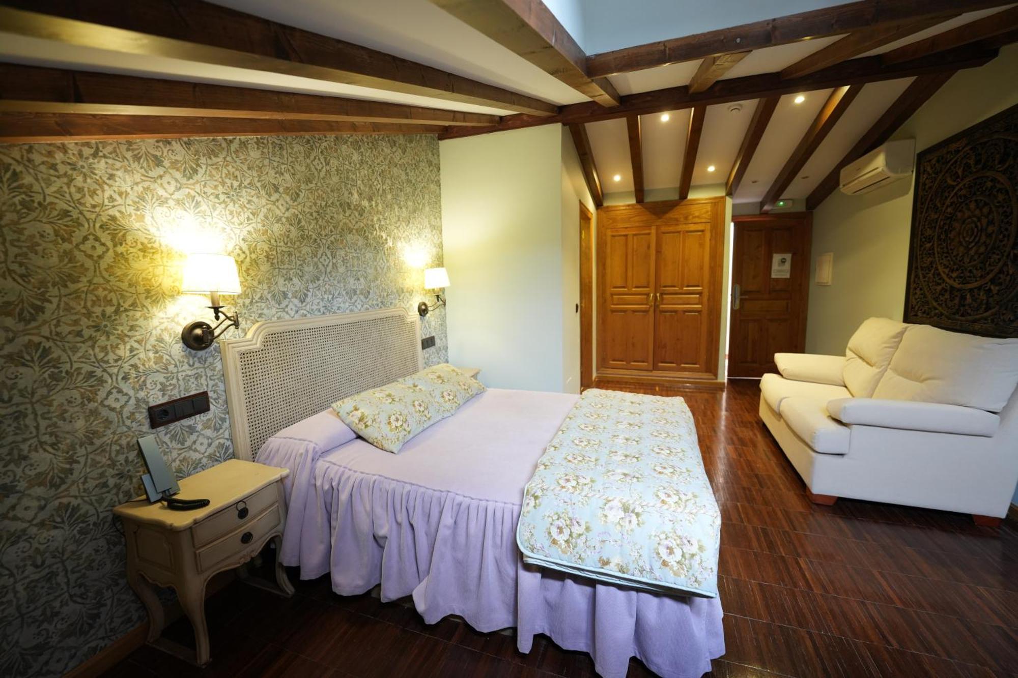 Hotel Rural Y Restaurante, Rinconcito De Gredos Куэвас-дель-Валье Экстерьер фото