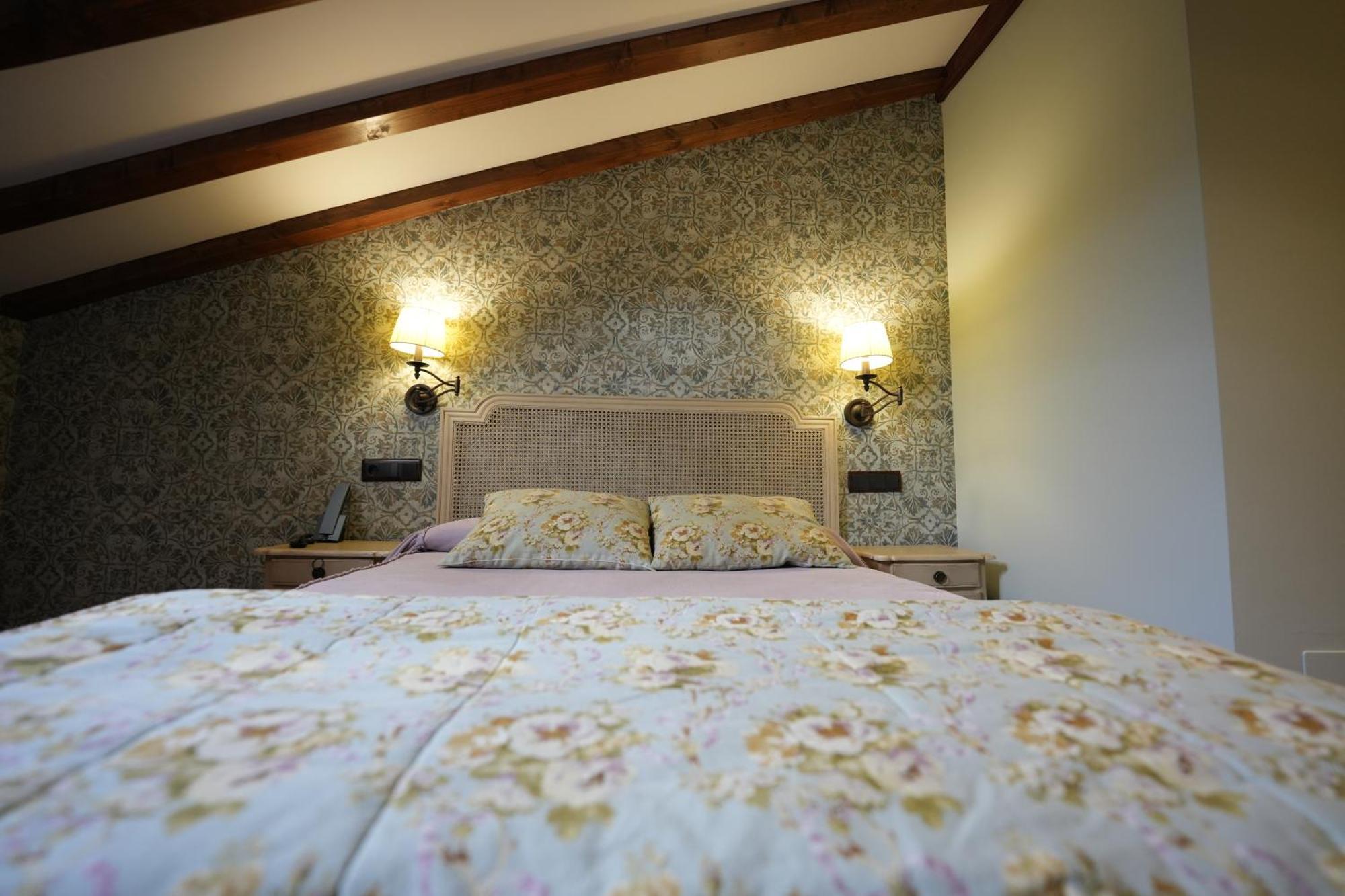 Hotel Rural Y Restaurante, Rinconcito De Gredos Куэвас-дель-Валье Экстерьер фото