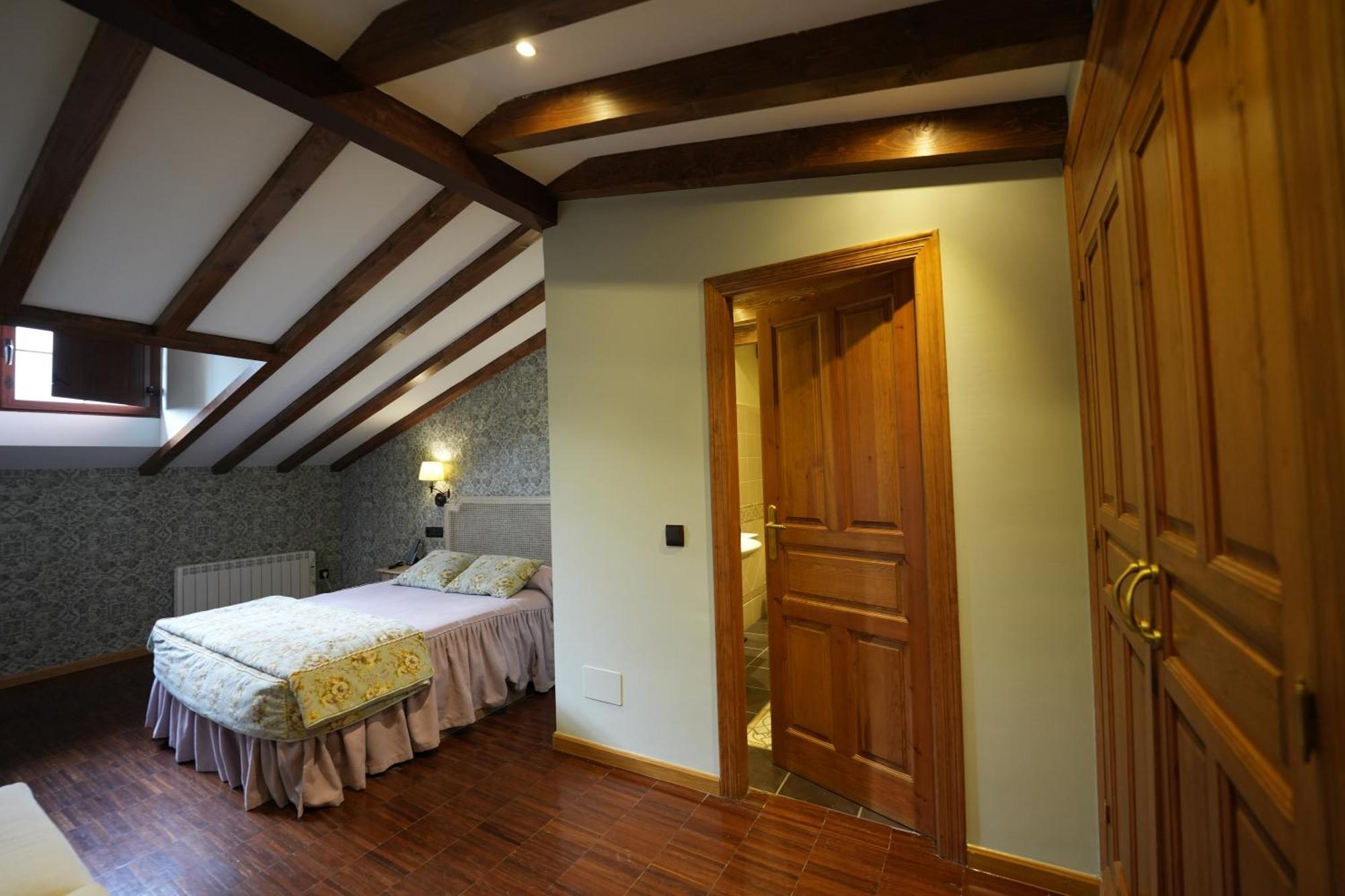 Hotel Rural Y Restaurante, Rinconcito De Gredos Куэвас-дель-Валье Экстерьер фото