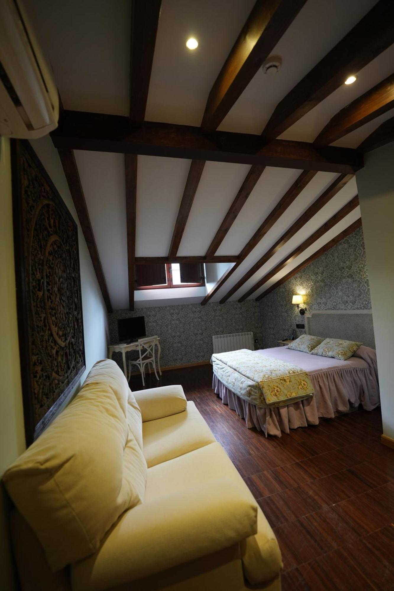 Hotel Rural Y Restaurante, Rinconcito De Gredos Куэвас-дель-Валье Экстерьер фото