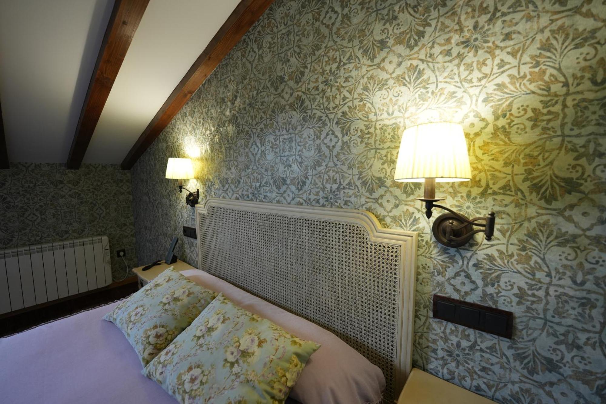 Hotel Rural Y Restaurante, Rinconcito De Gredos Куэвас-дель-Валье Экстерьер фото